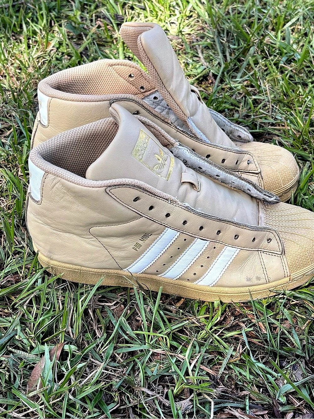 Adidas Pro Model 'Khaki' high-top shoes Men 6.5 Sneakers No Shoe Strings 30